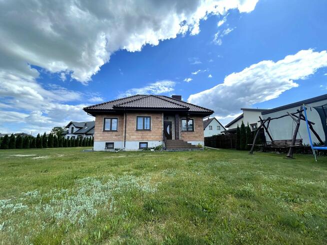 Na sprzedaż: parterowy dom w Kościelcu – gotowy do zamieszka