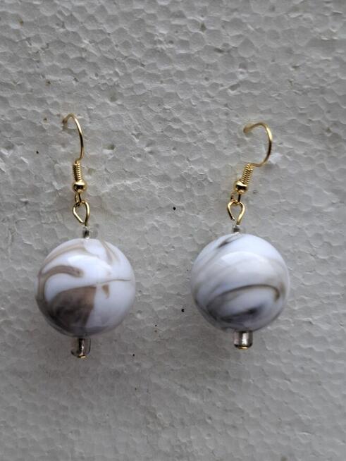 Piękne kolczyki z perełek, ze szkła i akrylu.