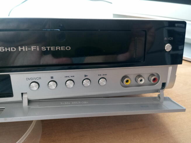 LG V192H combo 2w1 DVD + VHS magnetowid