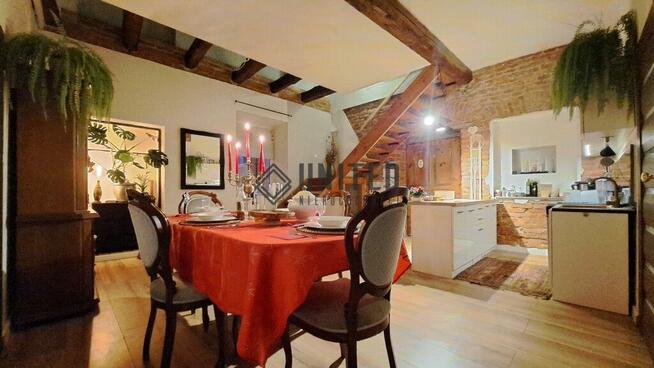 Dom - część mieszkalna z lokalami inwestycyjnymi