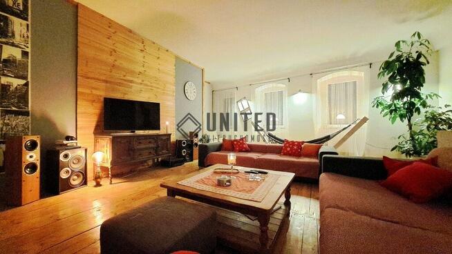 Dom - część mieszkalna z lokalami inwestycyjnymi