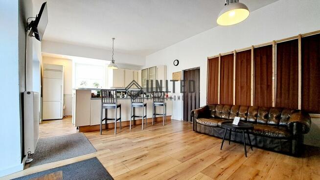 Dom - część mieszkalna z lokalami inwestycyjnymi