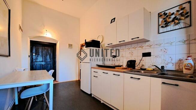 Dom - część mieszkalna z lokalami inwestycyjnymi