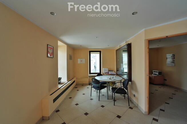 Lokal biurowy w centrum Wlenia!