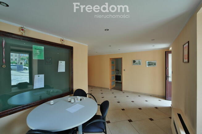 Lokal biurowy w centrum Wlenia!