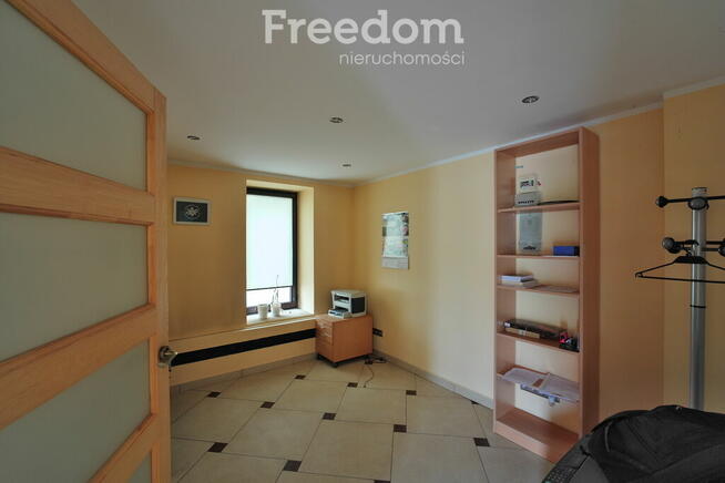 Lokal biurowy w centrum Wlenia!