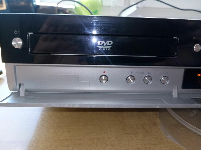 LG V192H combo 2w1 DVD + VHS magnetowid