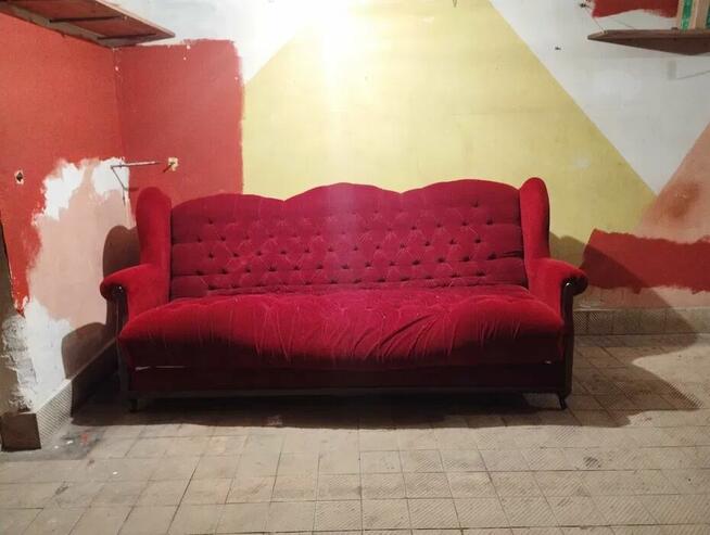 Kanapa /zwykła, sceniczna/. _klasyczna, bordo.