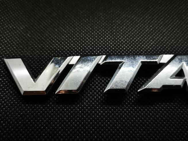 Emblemat napis VITARA Suzuki Vitara III 2015- LY 77831-54P00
