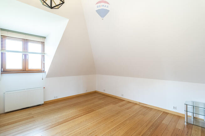 Dom 270 m² blisko lasu na działce 3737 m²