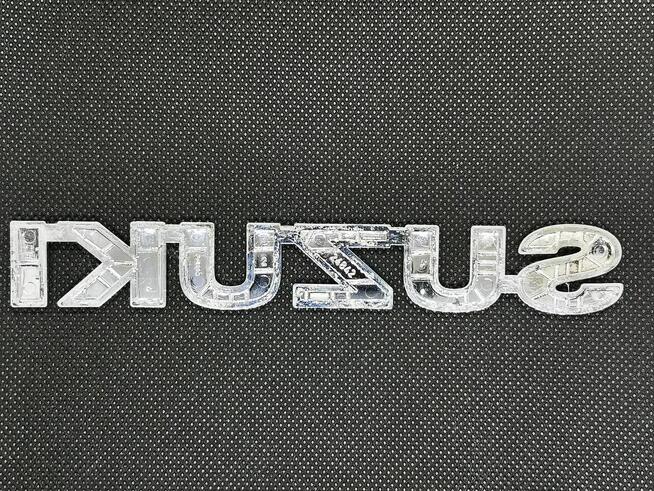 Emblemat napis SUZUKI Suzuki Vitara III LY 77821-79J00-0PG