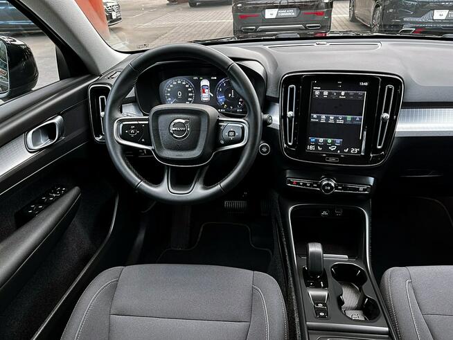 Volvo XC 40 EL.Klapa+Kamera+PODGRZ.Kier+Fotele+Szyba 1WŁ KRAJOWY GWAR. Bezwyp F23%