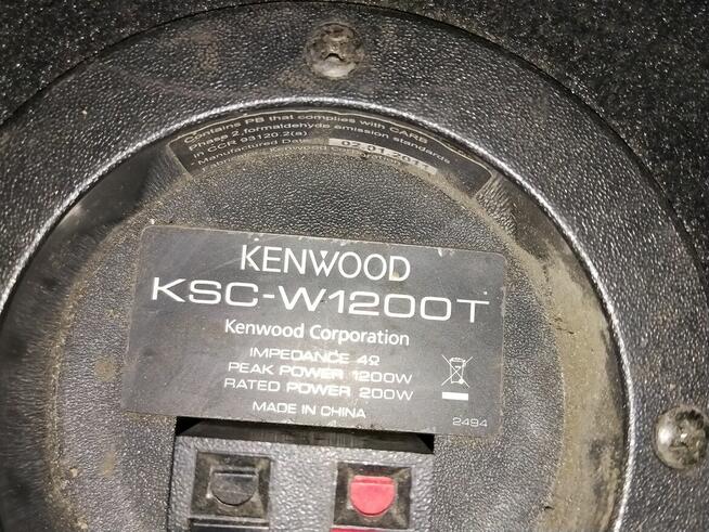 Tuba basowa Kenwood.