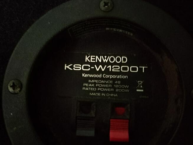 Tuba basowa Kenwood.