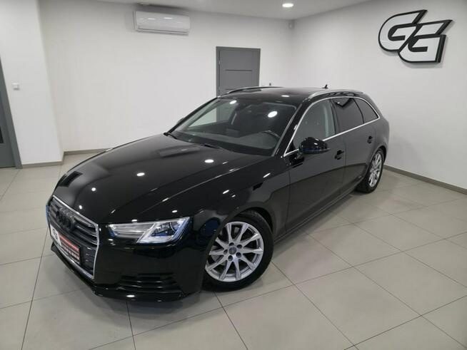 Audi A4 Bezwypadkowy/ Roczna Gwarancja w cenie / DSG / Zadbany