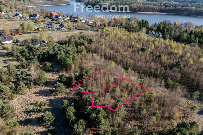Działki budowlane w okolicy lasów i jeziora