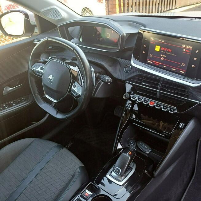 Peugeot 208 Automat LED Navi