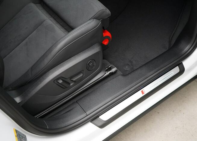 Audi Q3 35TFSI 150KM MANUAL Sline Kamera LED Ambiente Black Tempomat ACC