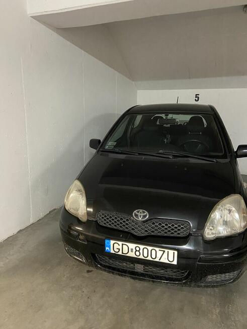 Toyota Yaris 3500zł.