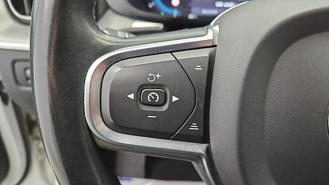Volvo XC 60 B4 B Essential aut ! Z Polskiego Salonu ! Faktura Vat !
