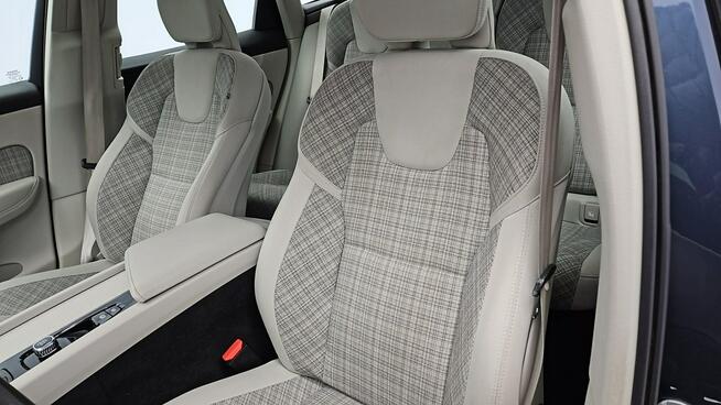 Volvo XC 60 B4 D Essential ! Z Polskiego Salonu ! Faktura Vat !