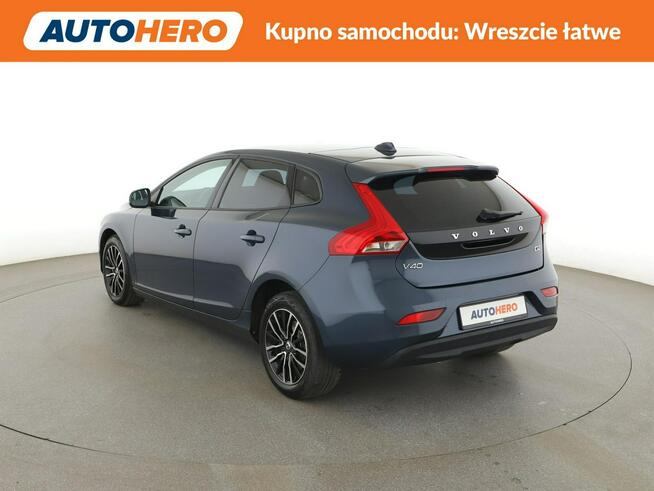 Volvo V40 2.0d Automat Momentum Nawigacja Tempomat Keyless HeadUP Kamera FullLED