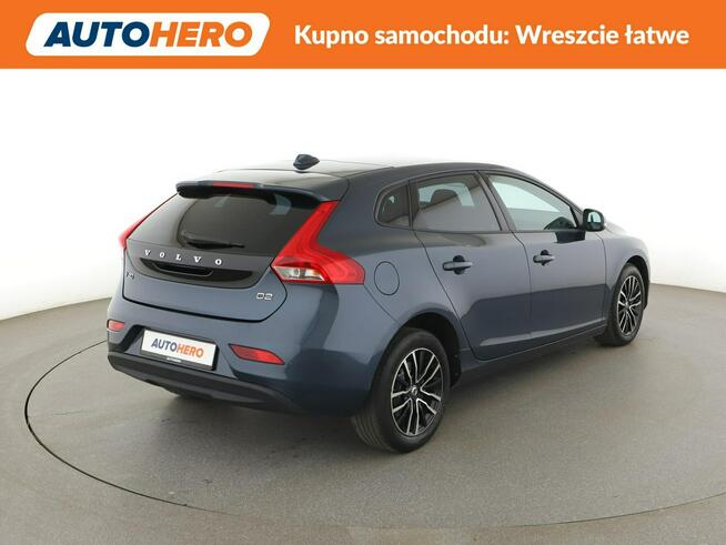 Volvo V40 2.0d Automat Momentum Nawigacja Tempomat Keyless HeadUP Kamera FullLED