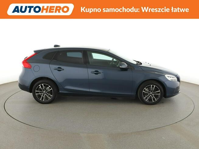 Volvo V40 2.0d Automat Momentum Nawigacja Tempomat Keyless HeadUP Kamera FullLED
