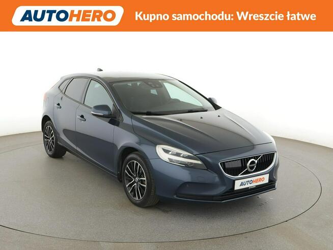 Volvo V40 2.0d Automat Momentum Nawigacja Tempomat Keyless HeadUP Kamera FullLED