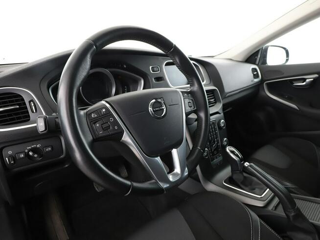 Volvo V40 2.0d Automat Momentum Nawigacja Tempomat Keyless HeadUP Kamera FullLED