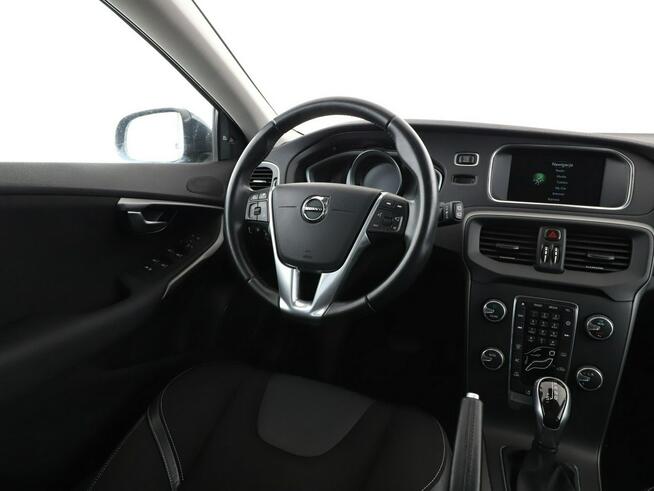 Volvo V40 2.0d Automat Momentum Nawigacja Tempomat Keyless HeadUP Kamera FullLED