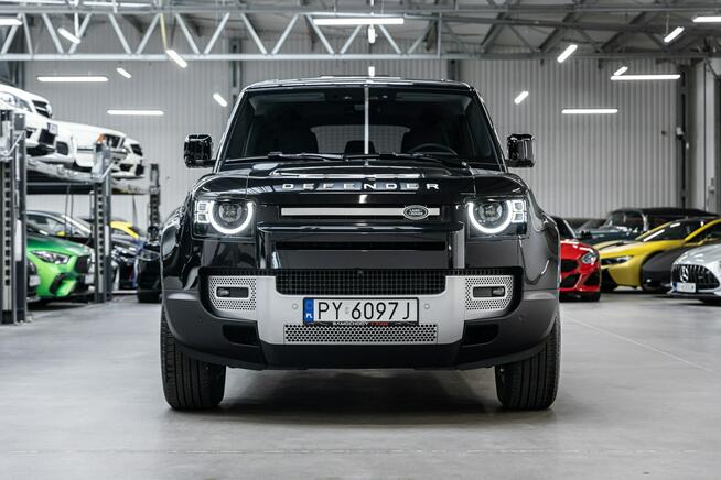 Land Rover Defender 3.0D 250KM. Gwarancja 06.2030. Pneumatyka. Katalogowo 457 tys. zł.