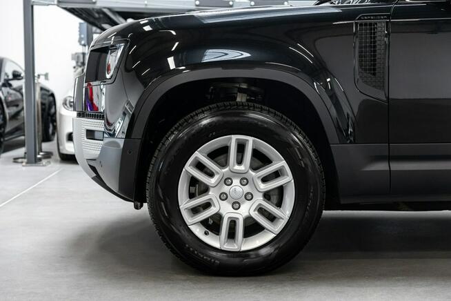 Land Rover Defender 3.0D 250KM. Gwarancja 06.2030. Pneumatyka. Katalogowo 457 tys. zł.
