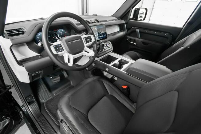 Land Rover Defender 3.0D 250KM. Gwarancja 06.2030. Pneumatyka. Katalogowo 457 tys. zł.