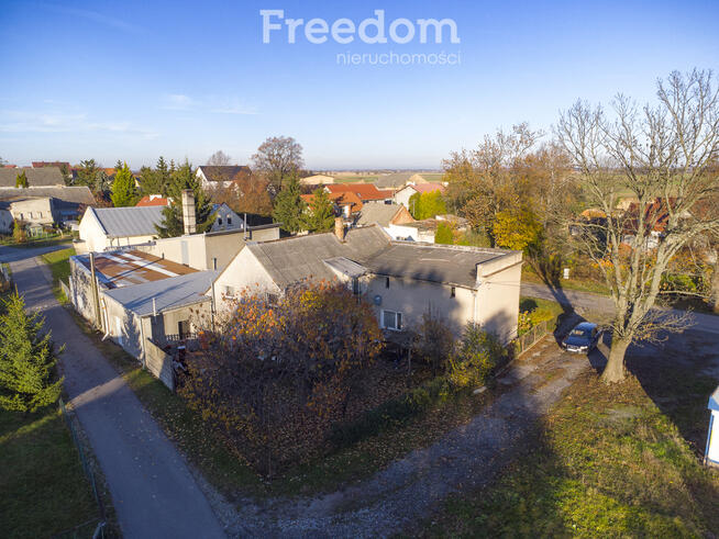 Budynek mieszkalno - komercyjny, Kucharzowice.