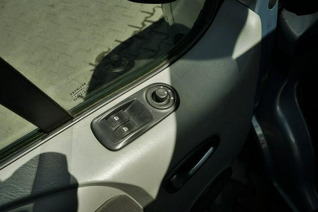 Opel Vivaro 2,0CDTI Klima, 7 osób, alu R16, 2006r.