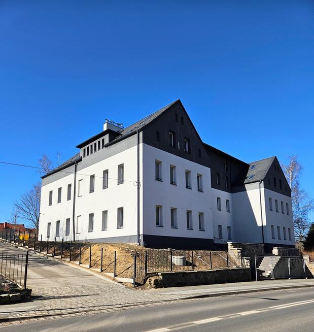 Dwupoziomowe z widokiem na ogród. Zielona okolica.