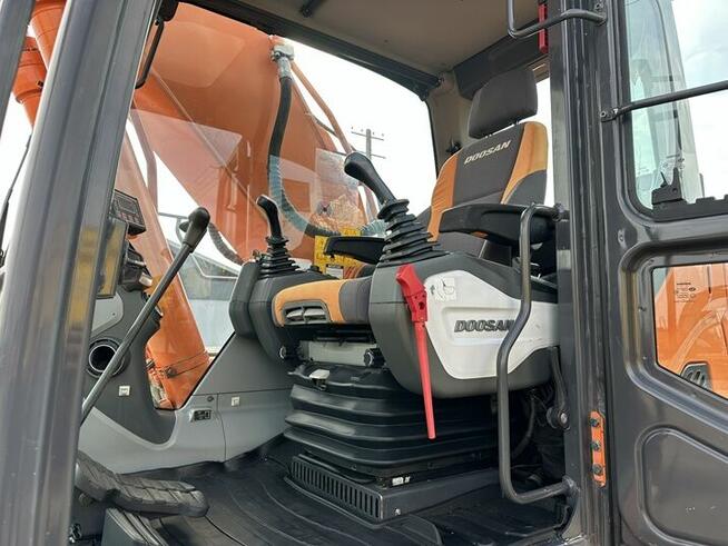 KOPARKA GĄSIENICOWA MARKI DOOSAN DX300LC-3