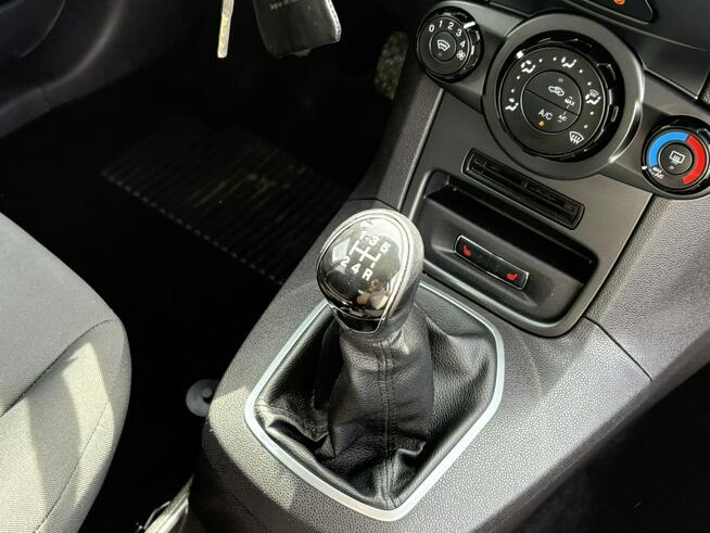 Ford Fiesta Grzana przednia szyba,Grzane fotele,Głośnomówiący,Przyciemniane szyby