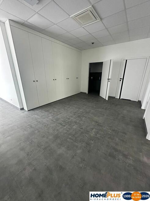 Przestronny lokal w nowoczesnym budynku