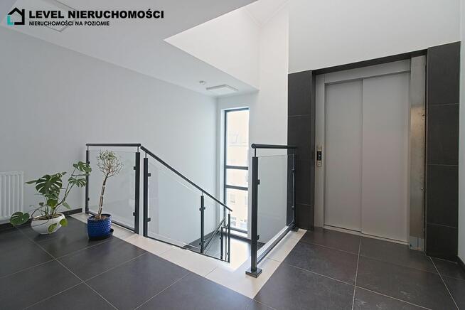 Dwupoziomowy apartament z tarasem