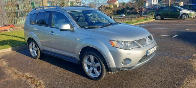 Mitsubishi Outlander 2,0 DID 140 KM 7 osób Intense Plus.