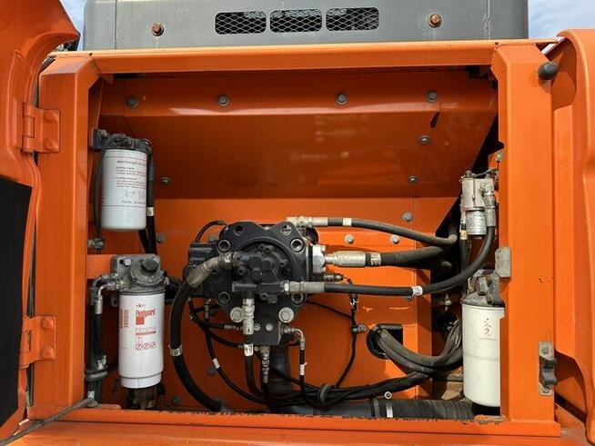 KOPARKA GĄSIENICOWA MARKI DOOSAN DX300LC-3
