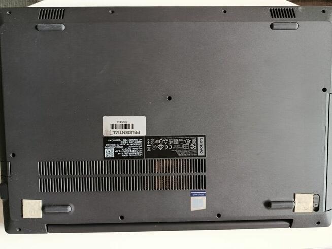 Lenovo V330-15IKB / Intel Core i5 / 8 GB RAM / SSD / 15,6”