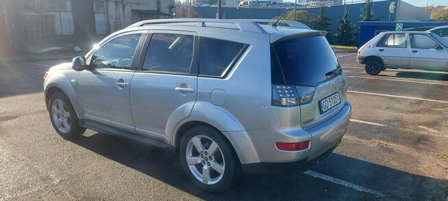 Mitsubishi Outlander 2,0 DID 140 KM 7 osób Intense Plus.