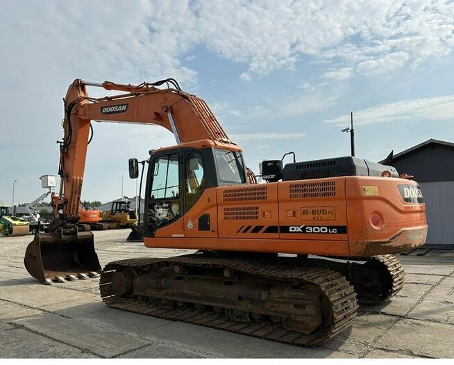 KOPARKA GĄSIENICOWA MARKI DOOSAN DX300LC-3