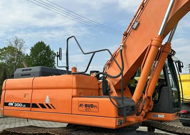KOPARKA GĄSIENICOWA MARKI DOOSAN DX300LC-3