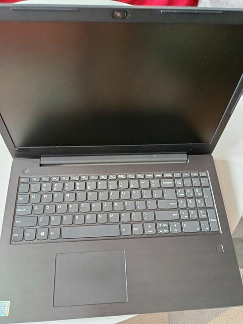 Lenovo V330-15IKB / Intel Core i5 / 8 GB RAM / SSD / 15,6”