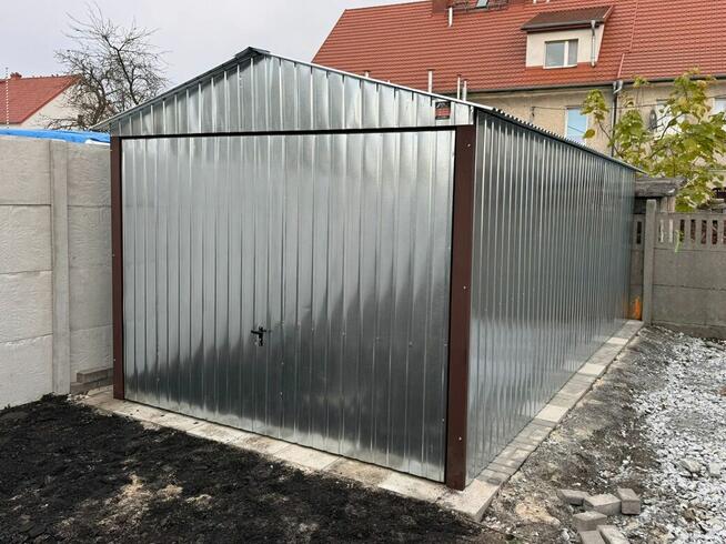 Garaż blaszany 3×5 dwuspadowy z bramą uchylną dostawa