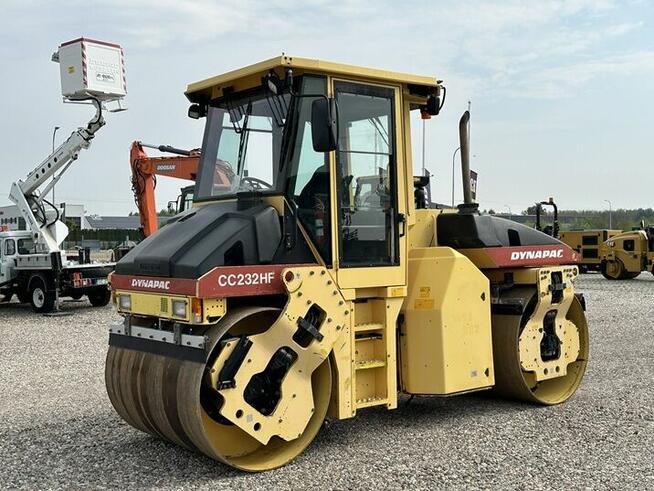 WALEC DROGOWY DYNAPAC CC232HF